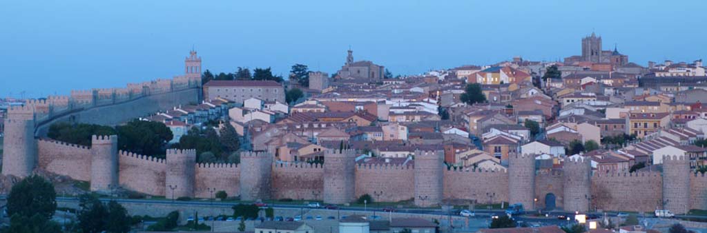Vista de la ciudad amurallada de Ávila